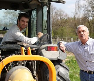 Loi de finances 2025-Agriculteur et son fils-Transmission