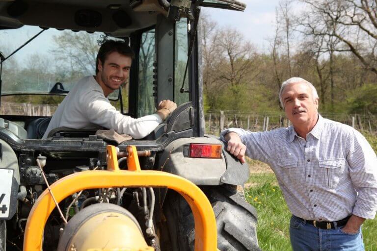 Loi de finances 2025-Agriculteur et son fils-Transmission