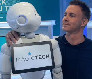 Samuel Gaulay, accompagné de son robot, présentera “ La Stratégie IA + IB + IC